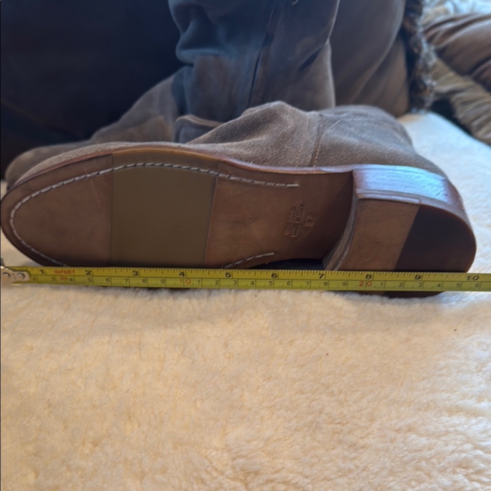 Like new Sundance Italian Suede zip up Slouch Boots with wooden heel and sole - Picture 8 of 16